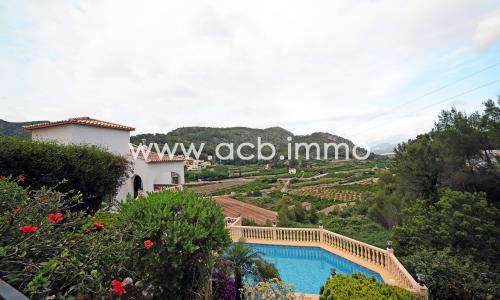 For sale 3 bedroom villa with pool in Adsubia