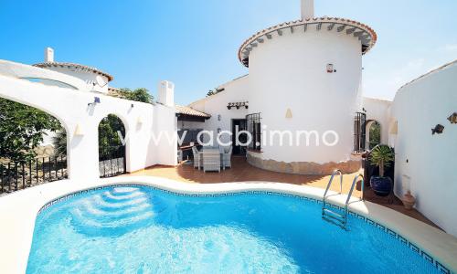 En venta Villa de 3 dormitorios con piscina privada en Monte Pego