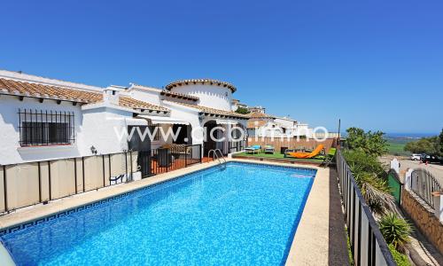 En venta  Villa de 3 dormitorios con piscina y vista al mar en Monte Pego