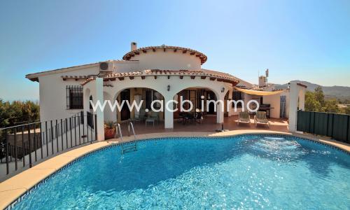 En venta Bonita villa de 3 dormitorios con piscina privada y vistas al mar en Monte Pego