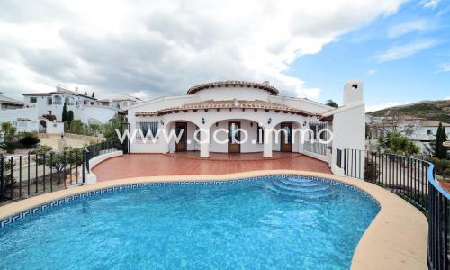 En venta Villa de 3 dormitorios con vistas panorámicas al mar en Monte Pego