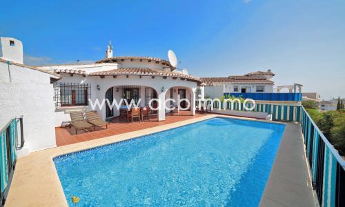 En venta Villa de 3 dormitorios con piscina privada en Monte Pego
