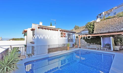 En venta Villa de 3 dormitorios con apartamento independiente en Monte Pego