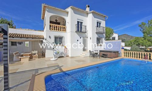 A vendre Villa de 3 chambres avec piscine et vue panoramique à Adsubia