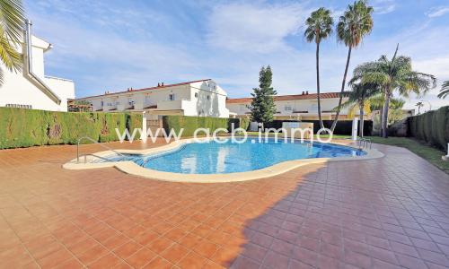 A vendre Belle maison mitoyenne rénovée à 250m de la plage