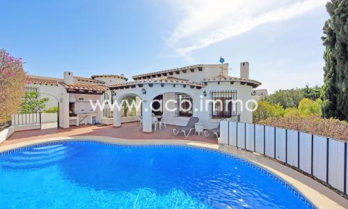 A vendre Villa de plain-pied avec 3 chambres et piscine