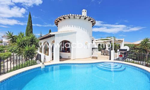 En venta Villa de 3 dormitorios con piscina en Monte Pego