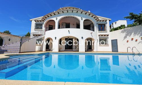 For sale 5 bedroom villa with sea view in Denia - Monte Pego