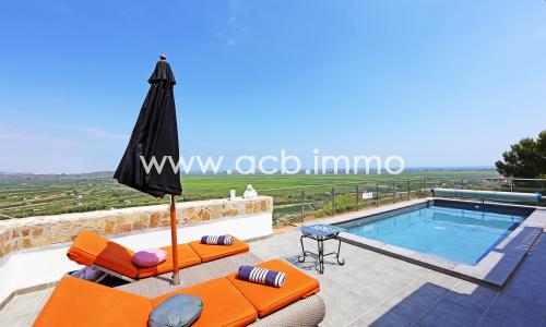 For sale Wonderful 4 bedroom villa with sea view