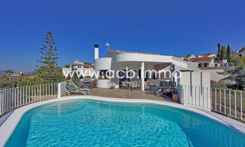 For sale Impressive renovated villa with two apartments and pool