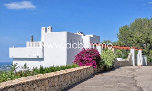 For sale Contemporary Ibiza-style villa with sea view and private pool