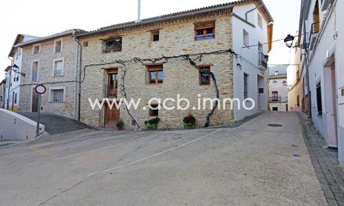 A vendre Maison de ville rénovée de 5 chambres à Alpatrò