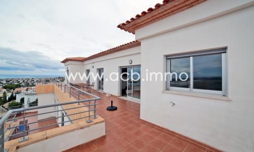 For sale Luxury 3 bedroom apartment with large terrace and panoramic seaview