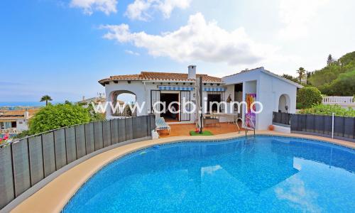 En venta  Villa de 3 dormitorios con vista al mar en Monte Pego