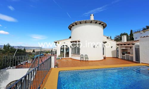 For sale 4 bedroom villa with pool and guest apartment