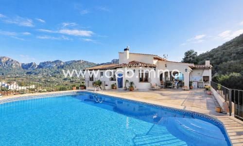 A vendre Villa de 4 chambres avec vue panoramique sur mer