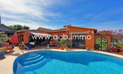 En venta  Encantadora villa de 4 dormitorios con piscina privada en Orba