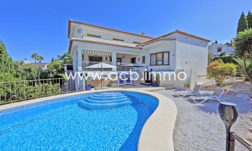 A vendre Exceptionnelle villa de 5 chambres avec piscine à Monte Pego