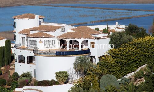 For sale Large 5 bedroom villa with separate apartment on Monte Pego